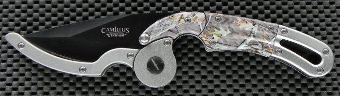 Необычная «восьмёрка» перочинных ножей