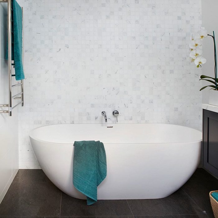 30 идей классического декора ванной в белых тонах
