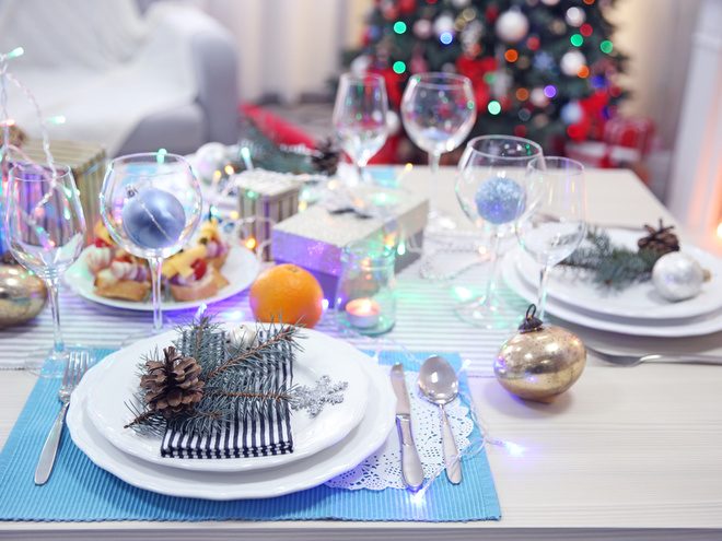 10 праздничных сервировок стола к Новому году