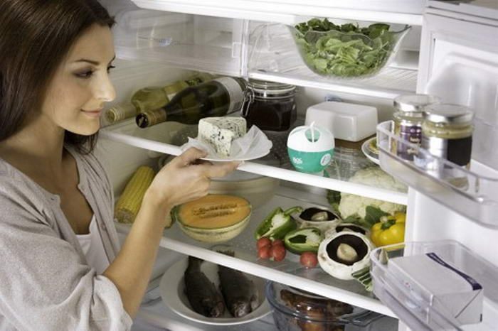 Запах в холодильнике - что делать?