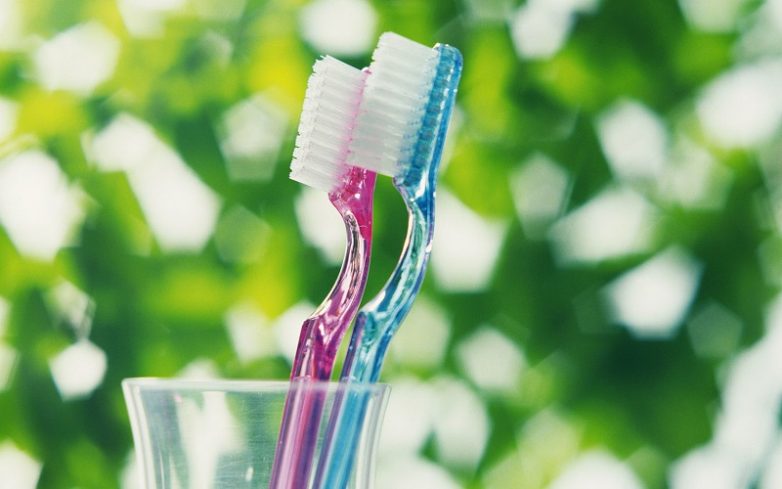 7 новых способов использования обычной зубной щётки