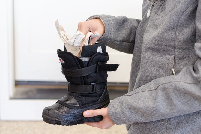 10 cпособов уберечь обувь в непогоду