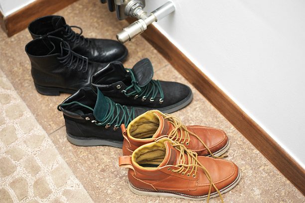 7 причин снимать уличную обувь дома
