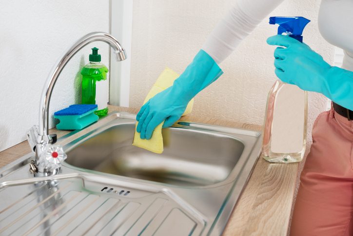 Насколько часто необходимо мыть кухонную мойку?