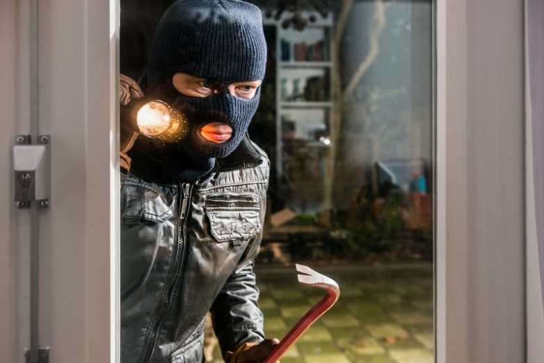 13 способов защитить свой дом от краж
