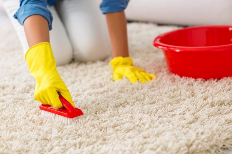 3 проверенных способа очистить ковёр без химии