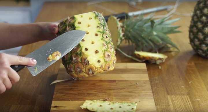 Три способа по чистке ананаса, которые облегчат жизнь каждому