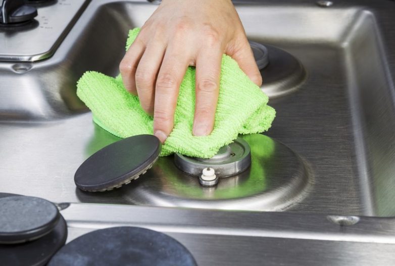 Как быстро отмыть плиту