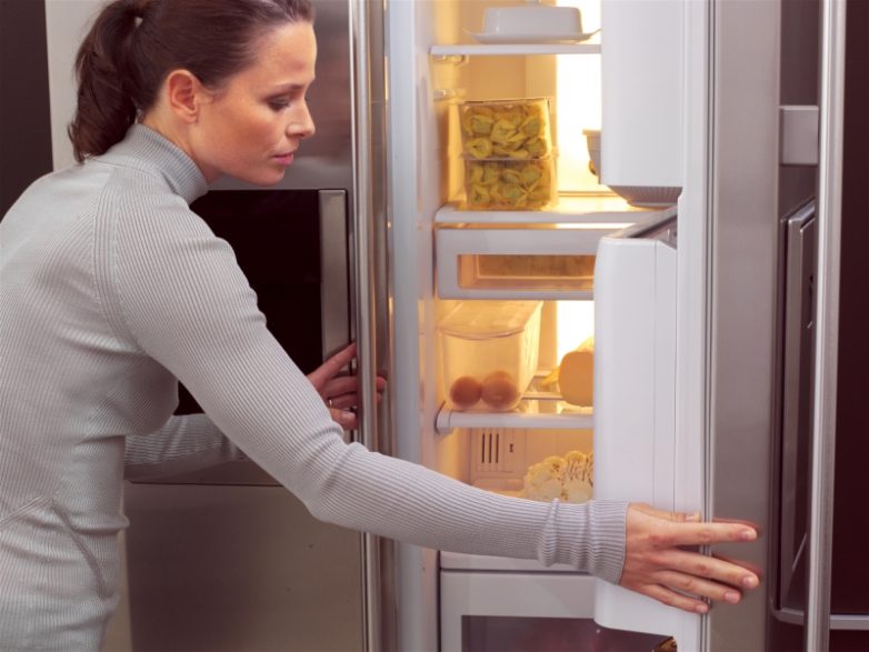Можно ли ставить горячую еду в холодильник