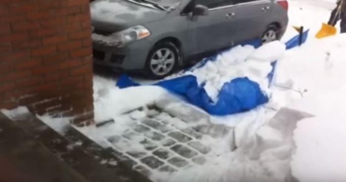 Быстрый способ уборки снега во дворе