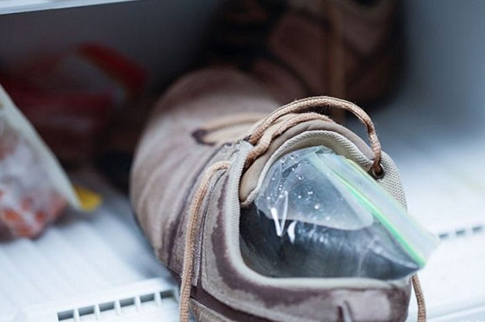 Советы, как растянуть обувь при помощи воды и обычного пластикового пакета