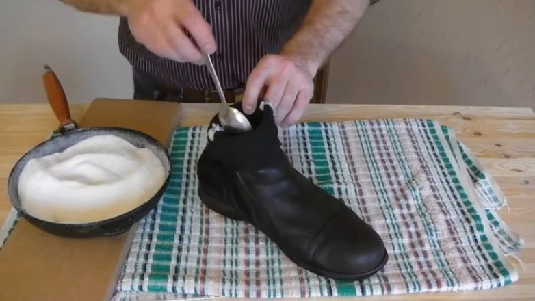 Как быстро высушить обувь и удалить запахи