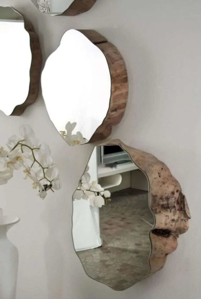 Интересные способы украсить стену зеркалами