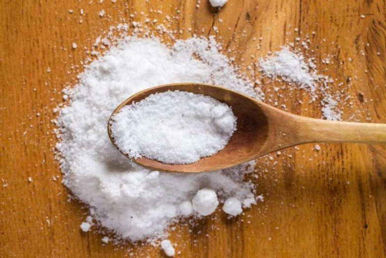 Почему нужно мыть пол с солью