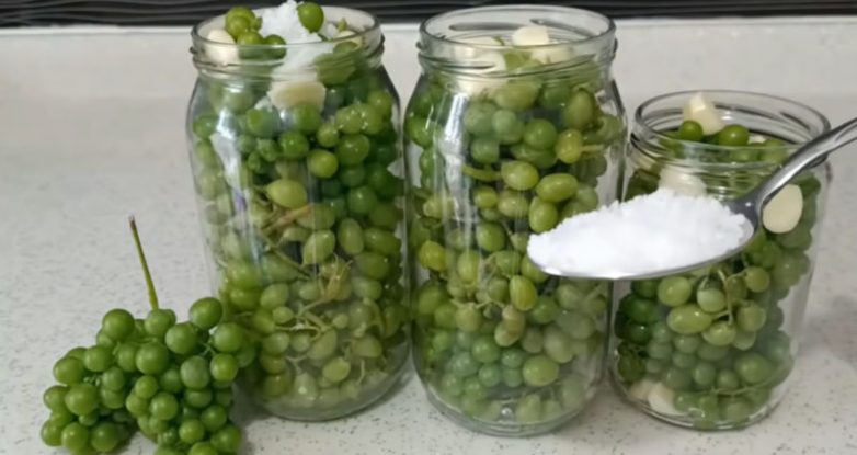 Необычный способ хранения винограда на зиму
