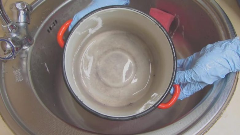 Как удалить налёт с эмалированной посуды