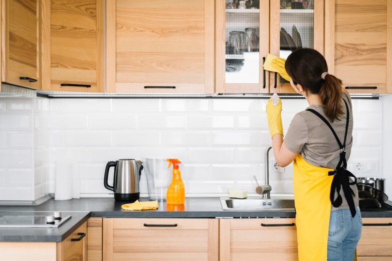 Как отмыть жир на кухне без вреда для мебели