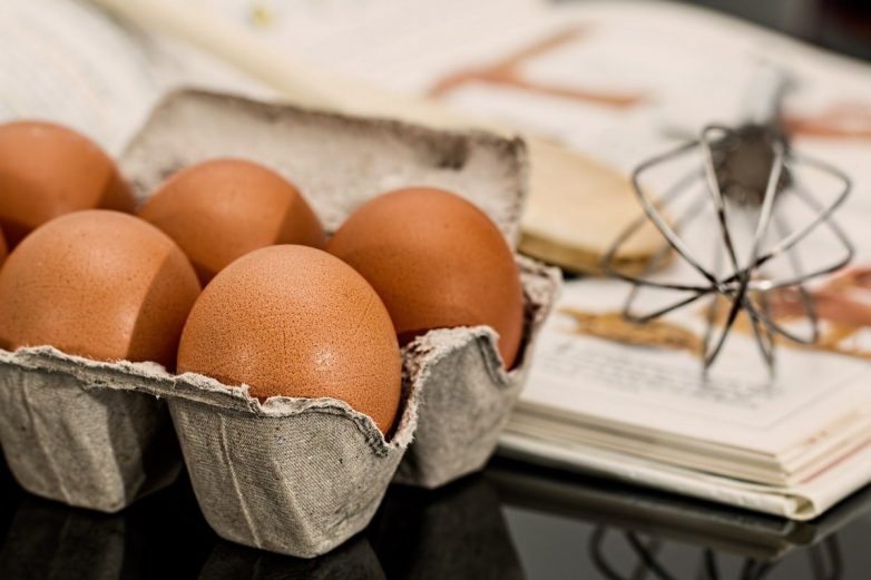 Что нужно добавить в воду при варке свежих яиц, чтобы потом не маяться с очисткой