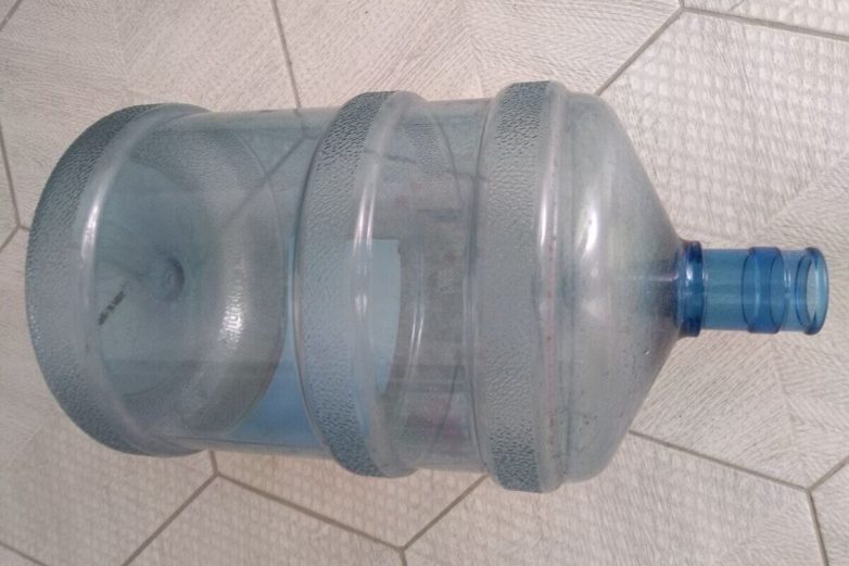 Как отмыть пластиковую бутылку от зелени