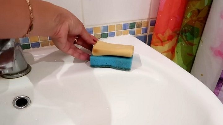 Как правильно использовать самую дешёвую губку для мытья посуды