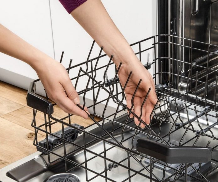 Как без труда почистить посудомоечную машину