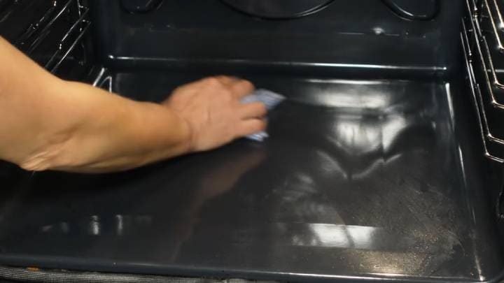Как быстро отмыть духовку