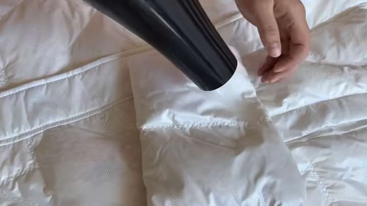 Как почистить белый пуховик