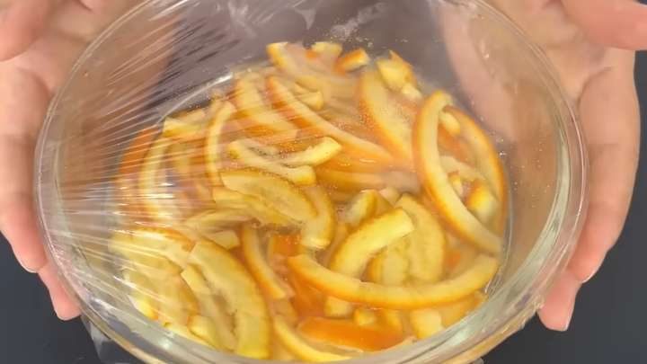 Чистящее средство от жира из апельсиновых корок и уксуса