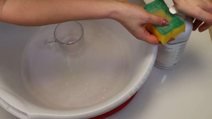 Экологичное средство для мытья посуды