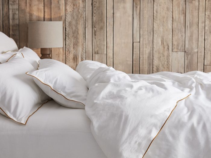Как сохранить свою постель свежей без частых стирок