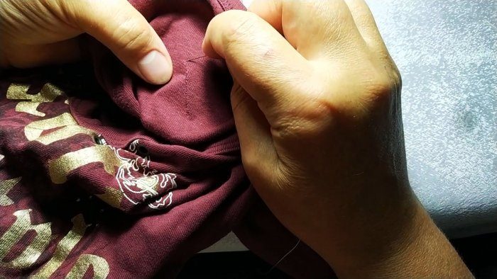 Как аккуратно зашить дырку в одежде