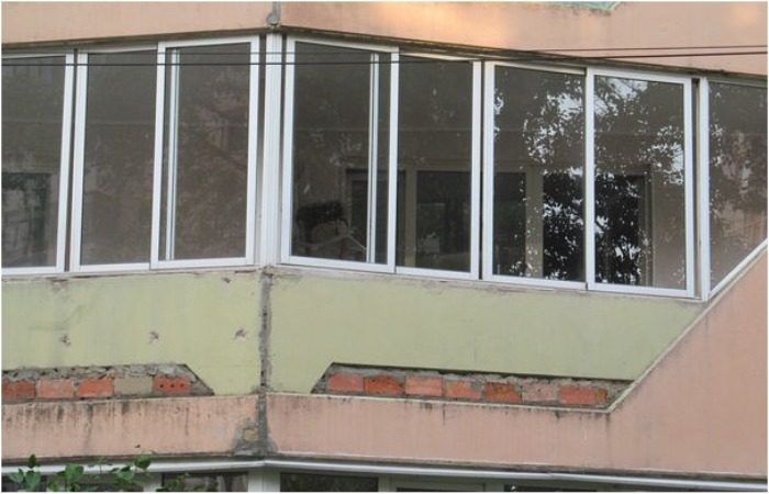 Для чего на балконах нужны щели