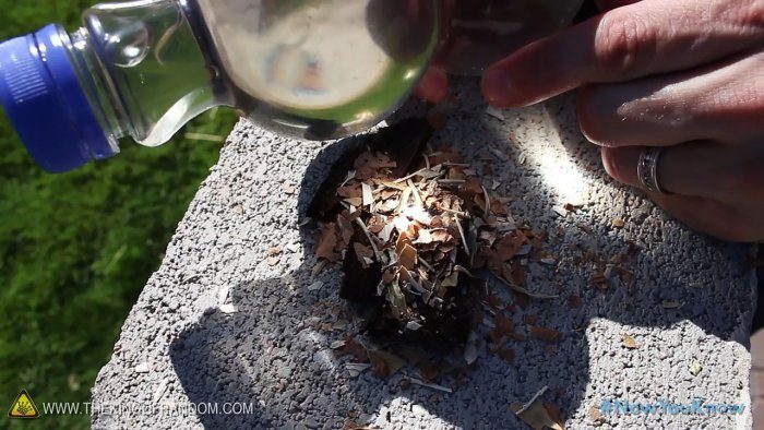 Как разжечь огонь при помощи воды