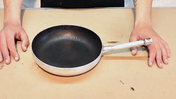 Как быстро и просто очистить сковородуу