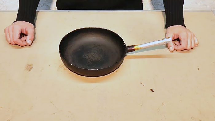 Как быстро и просто очистить сковородуу