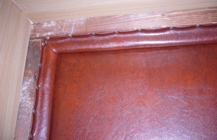 Как утеплить квартиру, если даже горячие батареи заставляют ходить в шерстяных носках