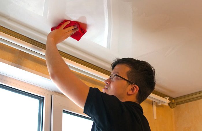 Почему глянцевые потолки – не лучший выбор даже для маленьких квартир