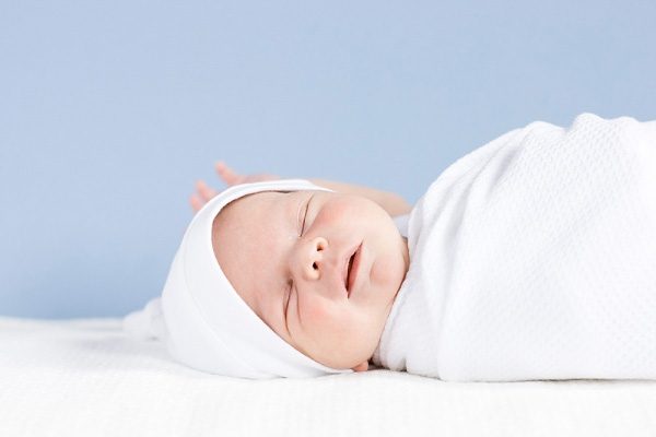 Режим дня малыша в первый месяц жизни