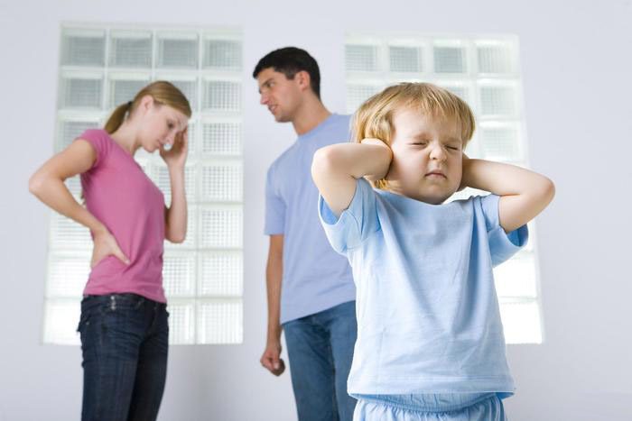 Как правильно ссориться при ребенке?