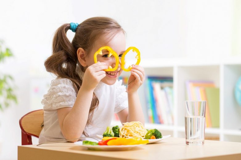 Приучаем ребёнка к полезной еде