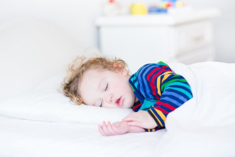 Почему детям нельзя спать в кровати с родителями