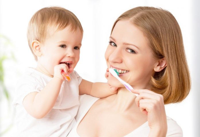Как правильно ухаживать за молочными зубами