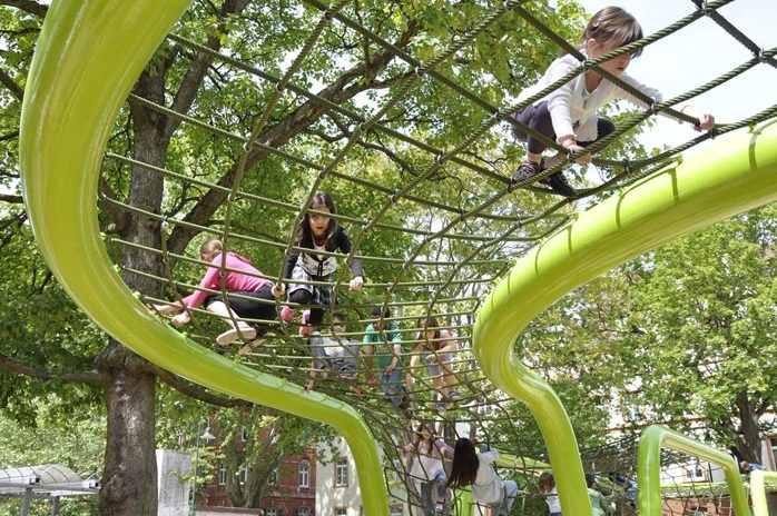 5 необычных детских площадок со всего мира