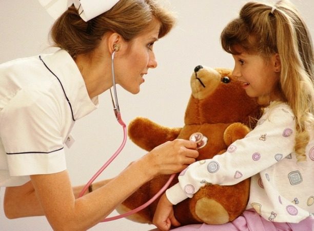 Что делать, если ребёнок боится врача?