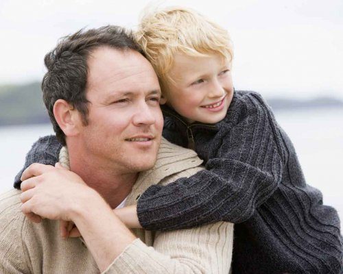 Как возраст отца влияет на социальное развитие ребенка?