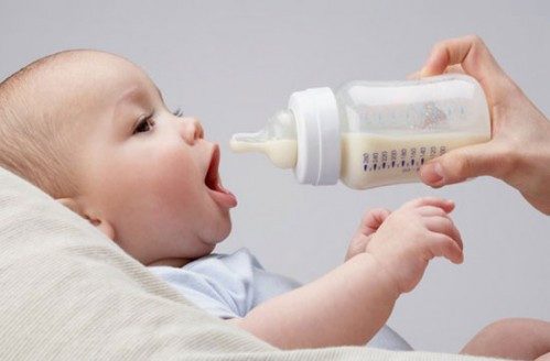 Как правильно готовить детскую молочную смесь?
