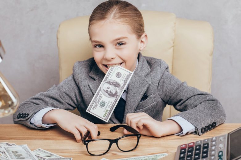 Как научить ребенка разумно тратить деньги