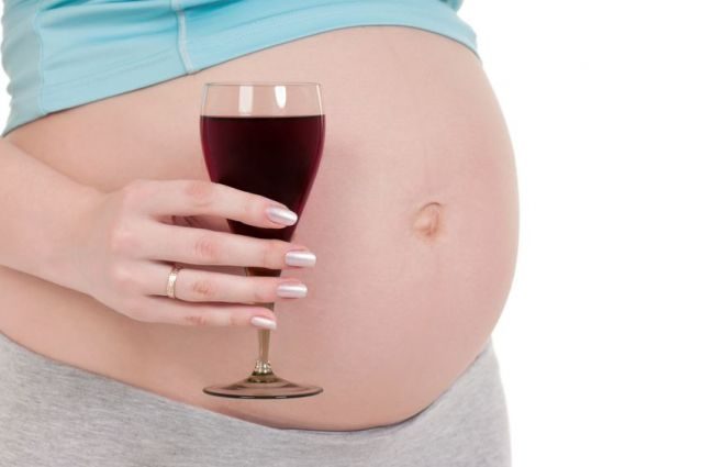 Можно ли пить алкоголь во время беременности?