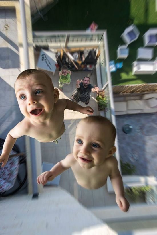 Отец создал забавный фотопроект с участием близнецов!