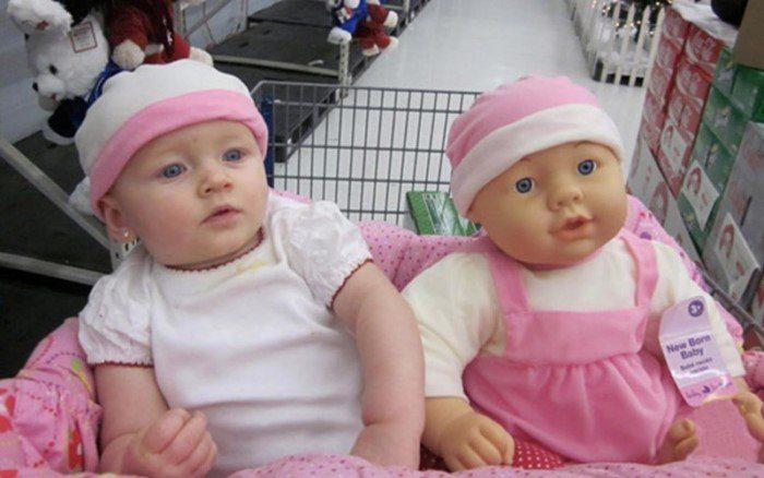 Малыши и их двойники из магазина игрушек